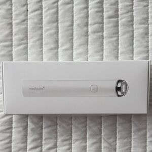 Medicube Pro Booster Mini - White - hardly used!